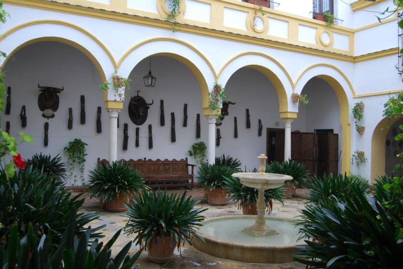 Hotel Cortijo El Esparragal Gerena Bagian luar foto